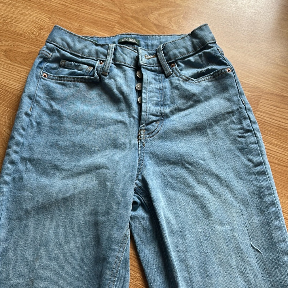 highrise blue jeans (ripped)